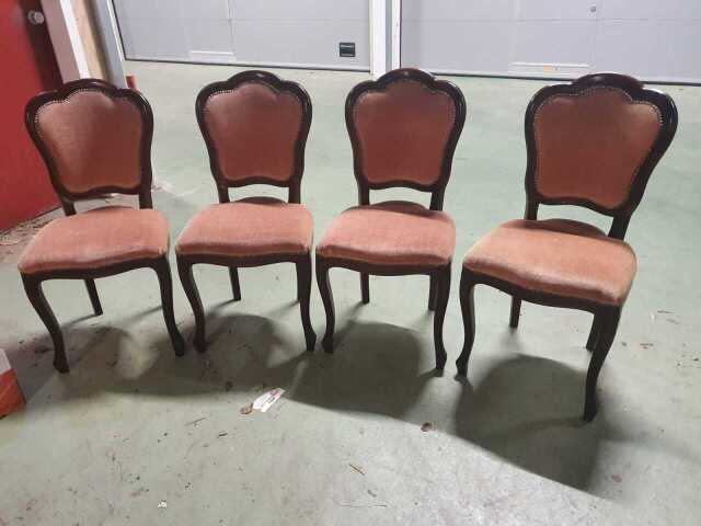 4 krzesła 1000 zł. 