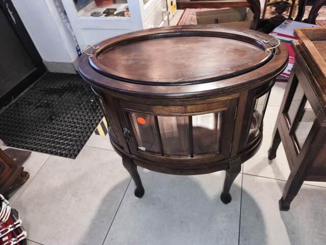 Barek elipsa z tacą kryształowe szyby 73*49 wys74 cena 890 zł   