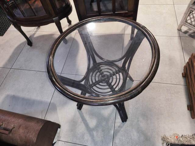 Stolik ze szklanym blatem 61*61 wys60cm. Cena160zł