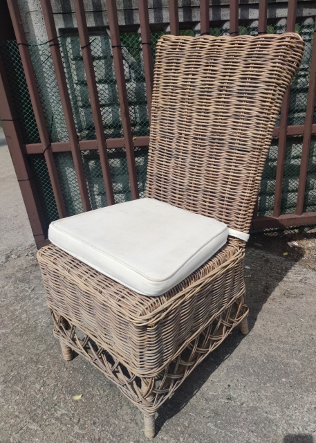 Krzesło rattan 6 sztuk cena 1500zł/komplet 
