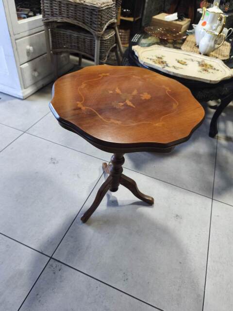 Stolik z intarcją fi 50 wys 54 cm  cena 350 zł
