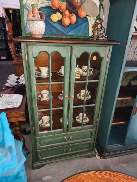 Witrynka po renowacji 80*36 wys 130cm cena 950 zł.