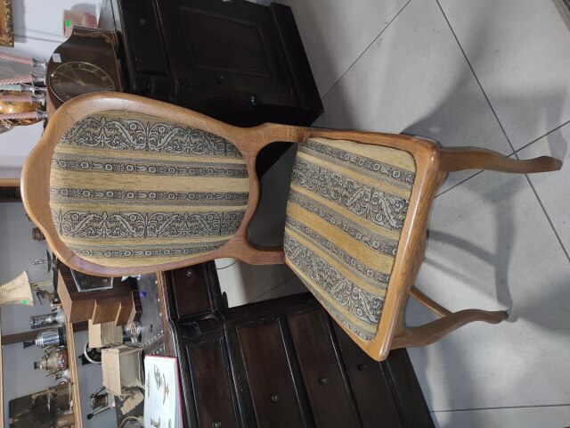 Krzesła dębowe  stan bdb .cena 200 zł