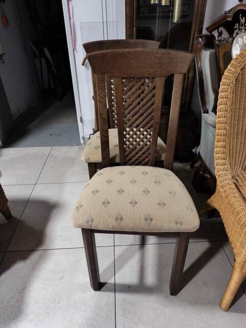  Krzesła 2 sztcena 400 za 2 szt