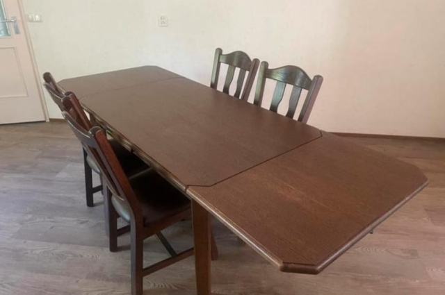 Stół 160 *85 (rozłożony 260 cm.)wys 76 cm cena-950 zł 