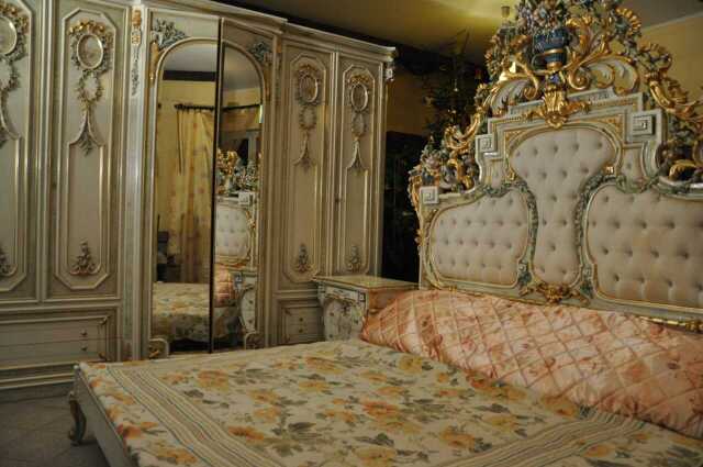 Sypialnia kompletna łoze 200*200 2 szafki nocne ,szezląg ,szafa 310*240 * 60 cm 