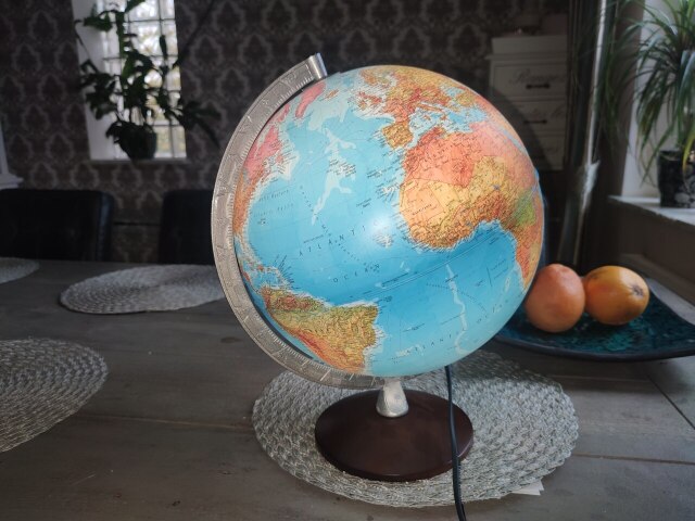 Globus podświetlany 30cm wys 40 cm  cena 120 zł