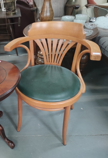 Krzesło Thonet. 8 szt cena 350zł/szt 