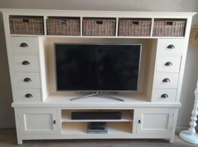 Szafka TV 207*40 wys 160 cm. Firma Rivendale . cena 3350 zł
