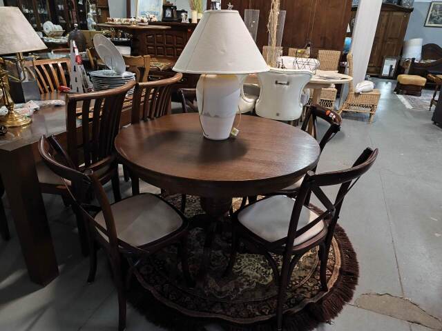 Krzesło z tapicerką cena  4 sztuki 950zł