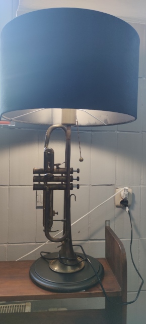 Lampa zrobiona z prawdziwej trąbki cena  950zł