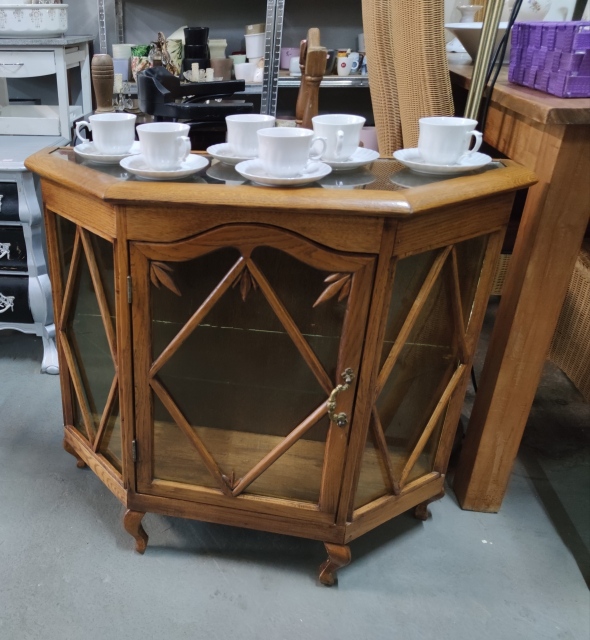 Szafka witrynka  85*35 wys,70 cm cena 550 zł 