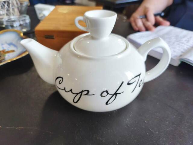 Dzbanek do herbaty cena 230 zł