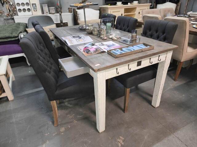 St&oacute;ł z 8 szufladami 180*90 wys 79 cena 2300 zł