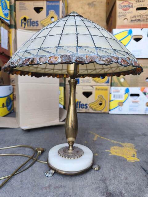 Lampa w stylu Tiffani z .bursztynem. cena 890zł 