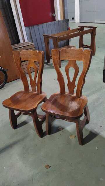 Krzesła 2szt 400złza 2 szt 