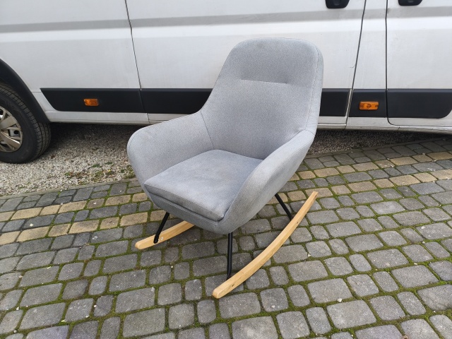  Fotel na biegunach.szer-76cm gł-80cm wys-93 cm .cena 350 zł