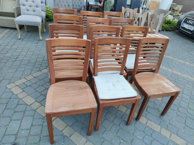 Krzesła  drewniane  12 szt 2400 zł